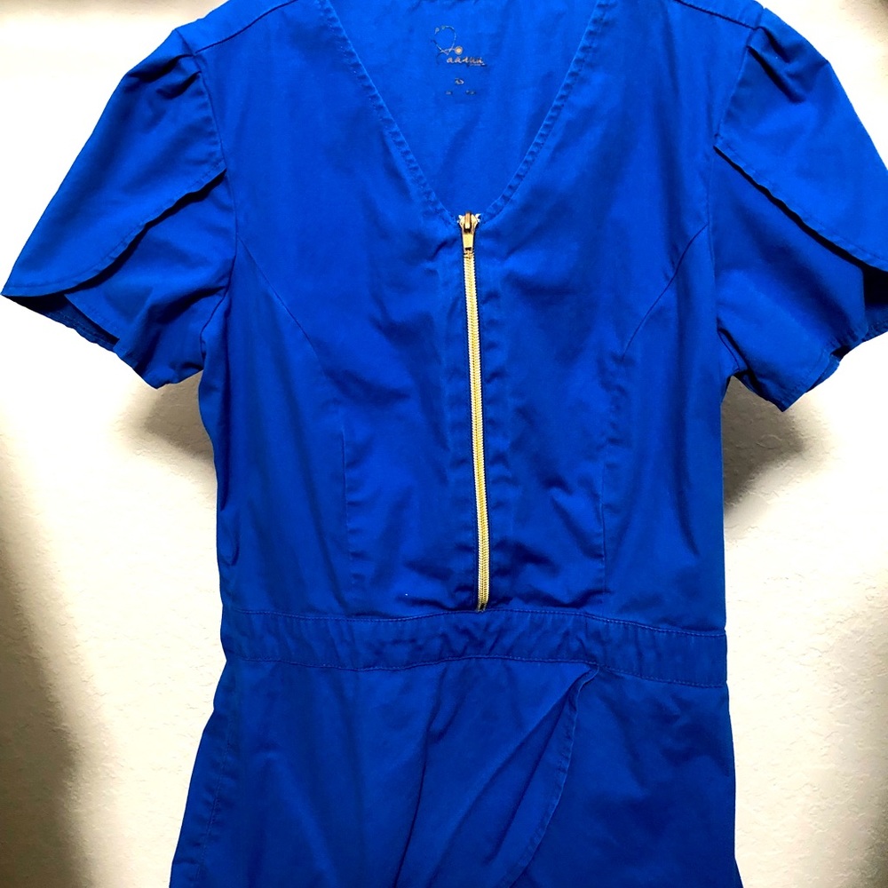 Jaanuu tulip scrub top XS